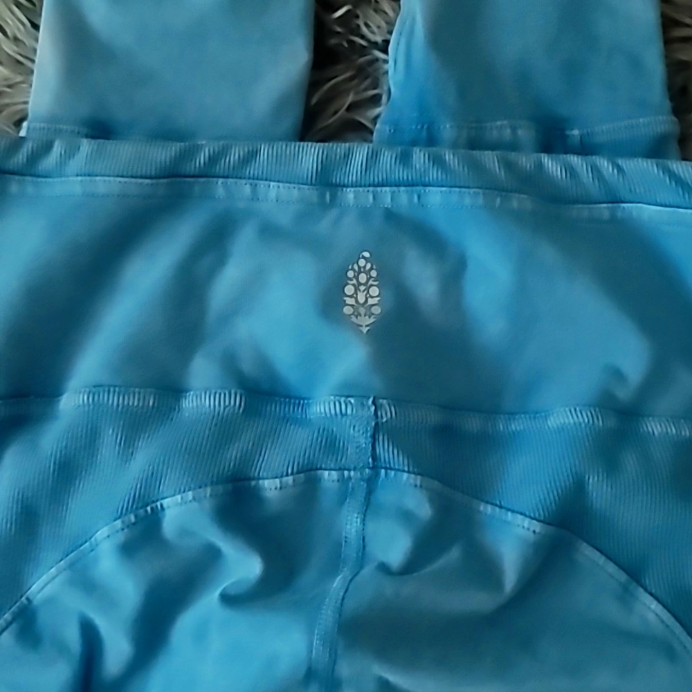 💙 FREE PEOPLE MOVEMENT HOT SHOT LEGGINGS! - Picture 3 of 11